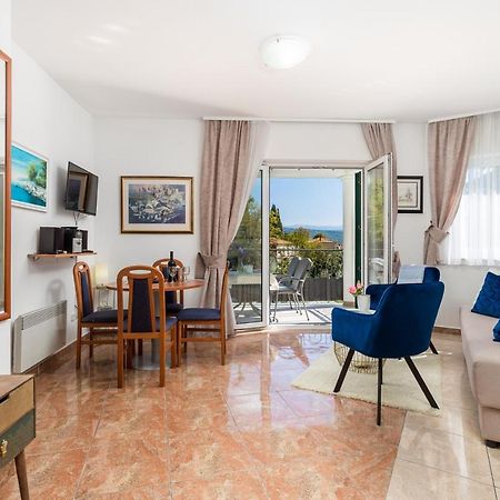 Light Summer Apartment With A Swimming Pool Opatija Eksteriør billede