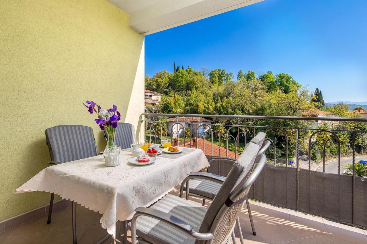 Light Summer Apartment With A Swimming Pool Opatija Eksteriør billede
