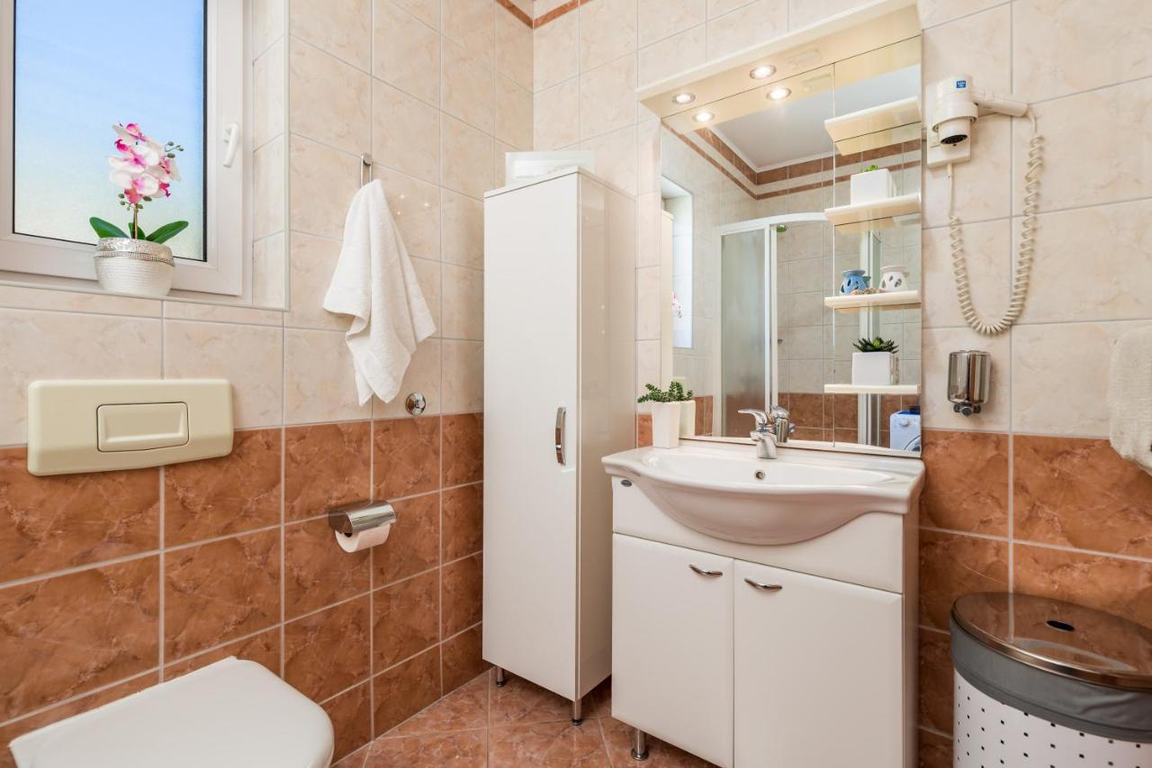 Light Summer Apartment With A Swimming Pool Opatija Eksteriør billede