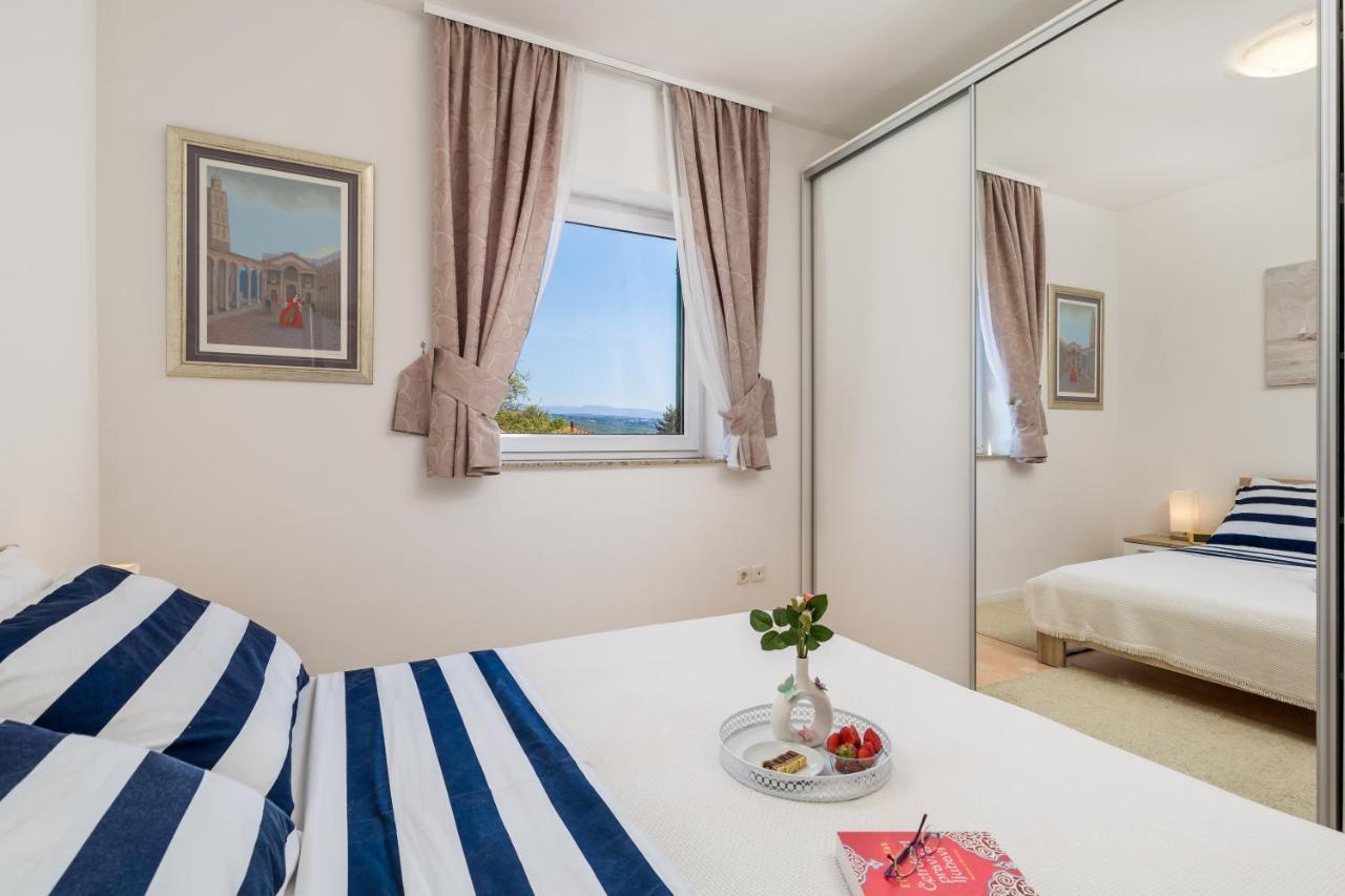 Light Summer Apartment With A Swimming Pool Opatija Eksteriør billede