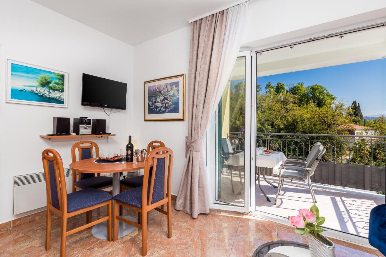 Light Summer Apartment With A Swimming Pool Opatija Eksteriør billede